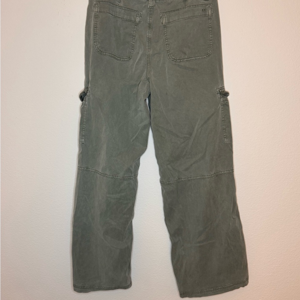 American Eagle Green Cargo Pants - Picture 2 of 4
